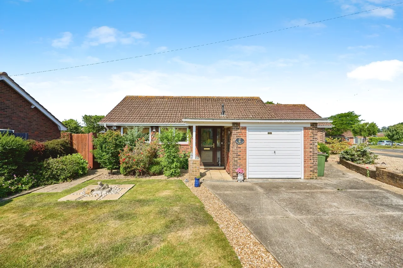 2 bed house for sale, Golden Ridge, Freshwater, PO40