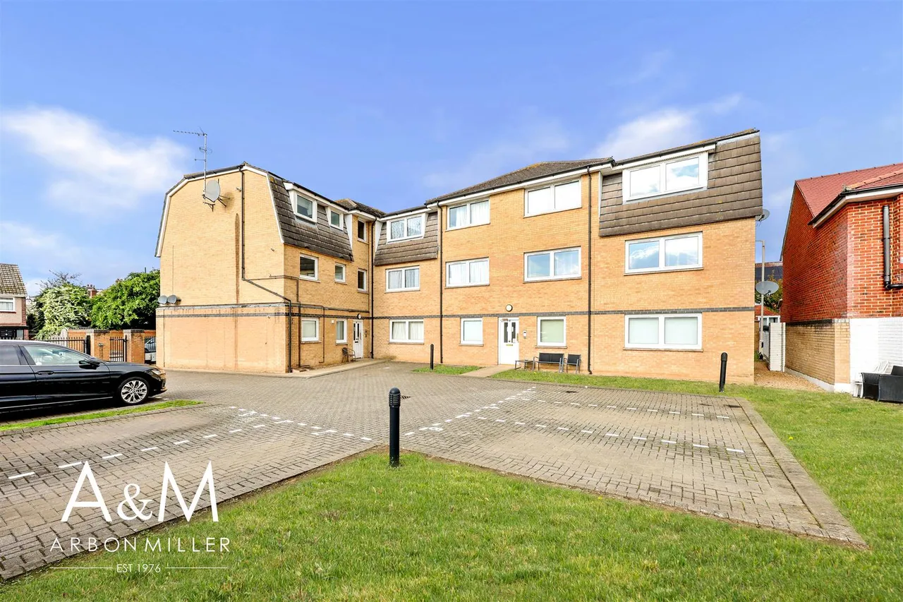 New North Road, Hainault, IG6, photo 13