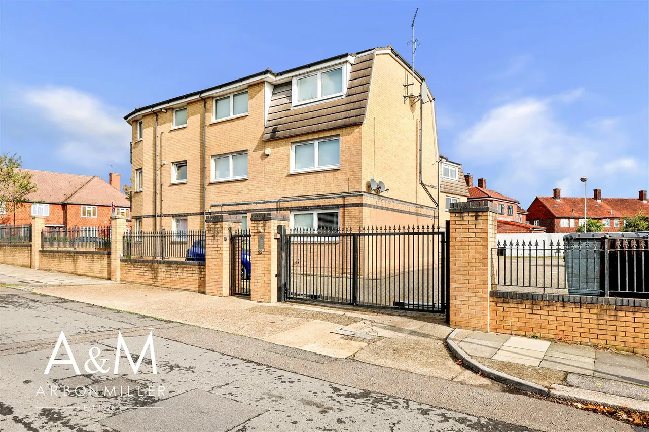 New North Road, Hainault, IG6, photo 14
