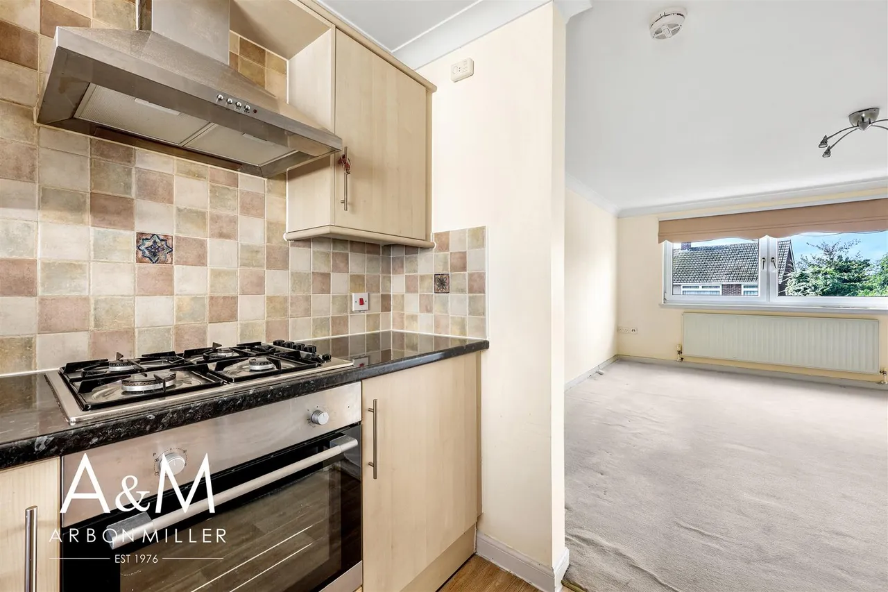 New North Road, Hainault, IG6, photo 10
