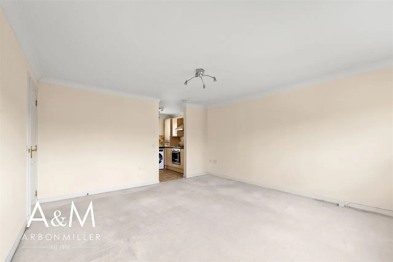New North Road, Hainault, IG6, photo 8