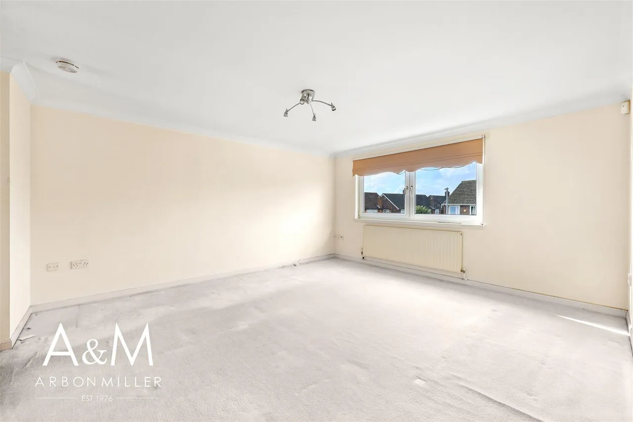 New North Road, Hainault, IG6, photo 7