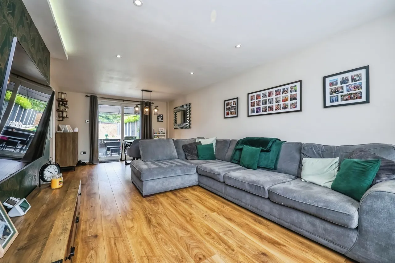 Southchurch Drive, Clifton, Nottingham, NG11, photo 7