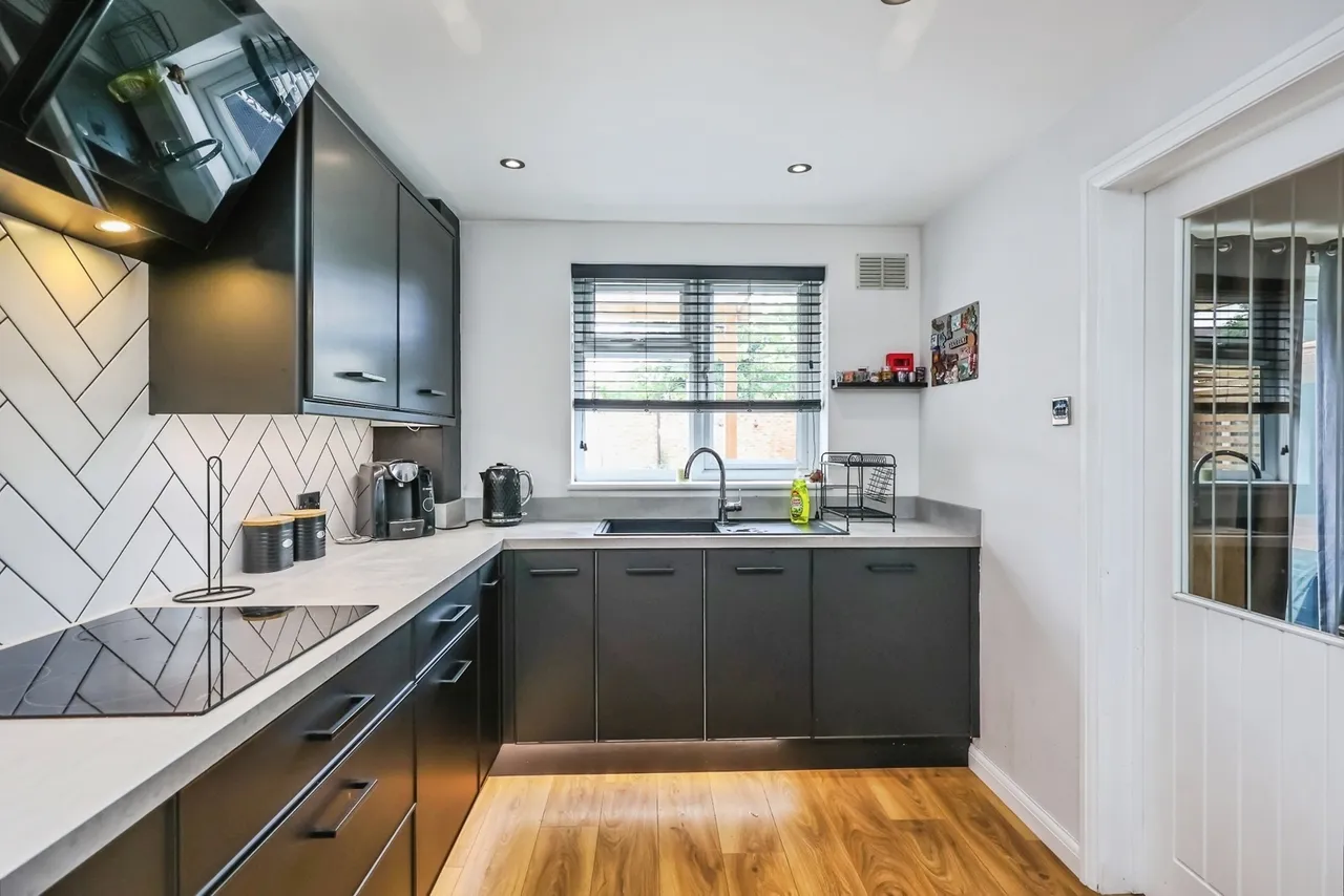 Southchurch Drive, Clifton, Nottingham, NG11, photo 8