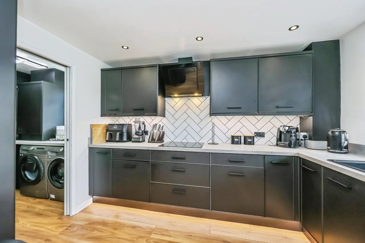 Southchurch Drive, Clifton, Nottingham, NG11, photo 3
