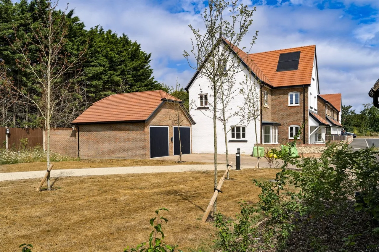 Angmering, BN16, photo 2