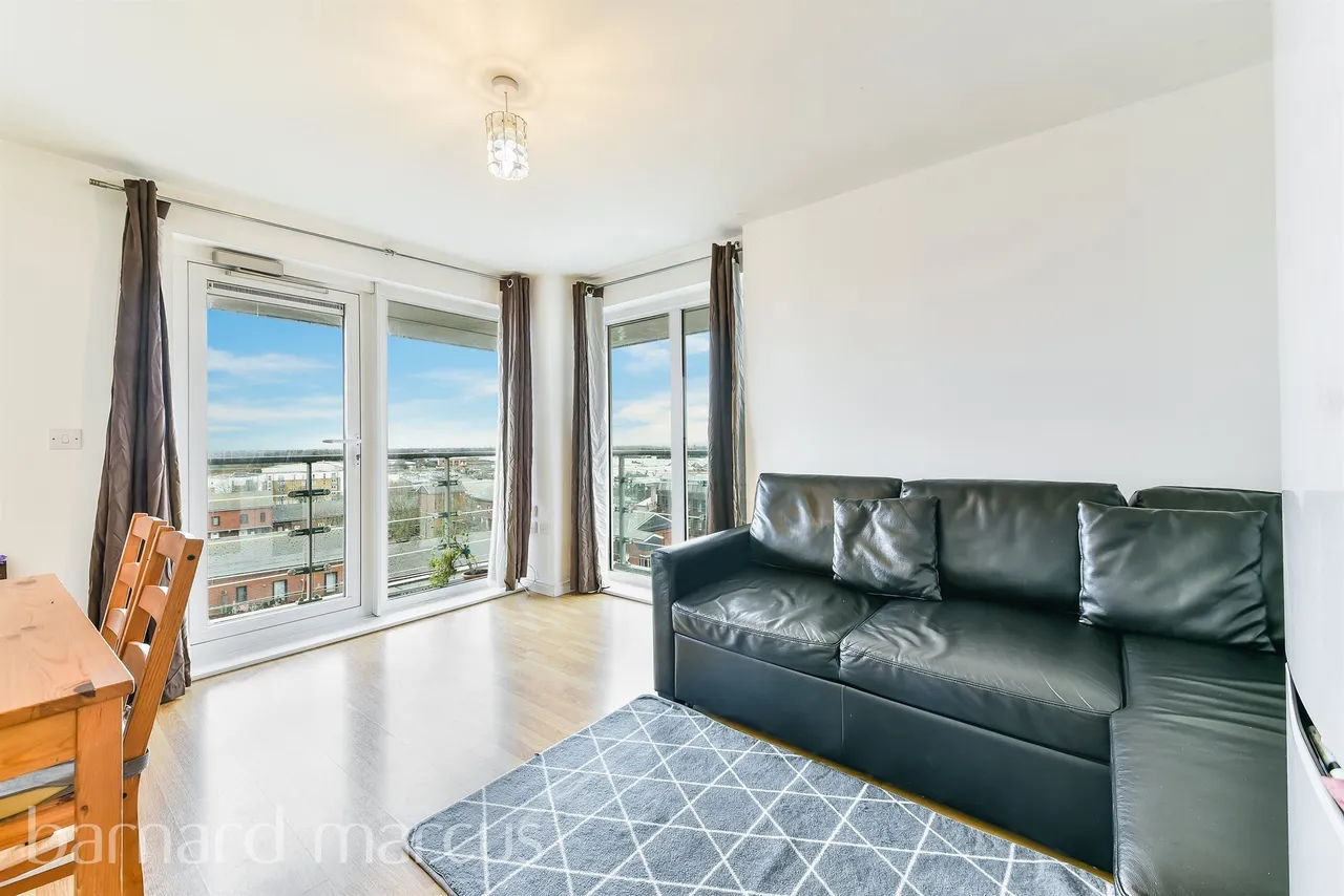 Bedfont Lane, Feltham, TW13, photo 2