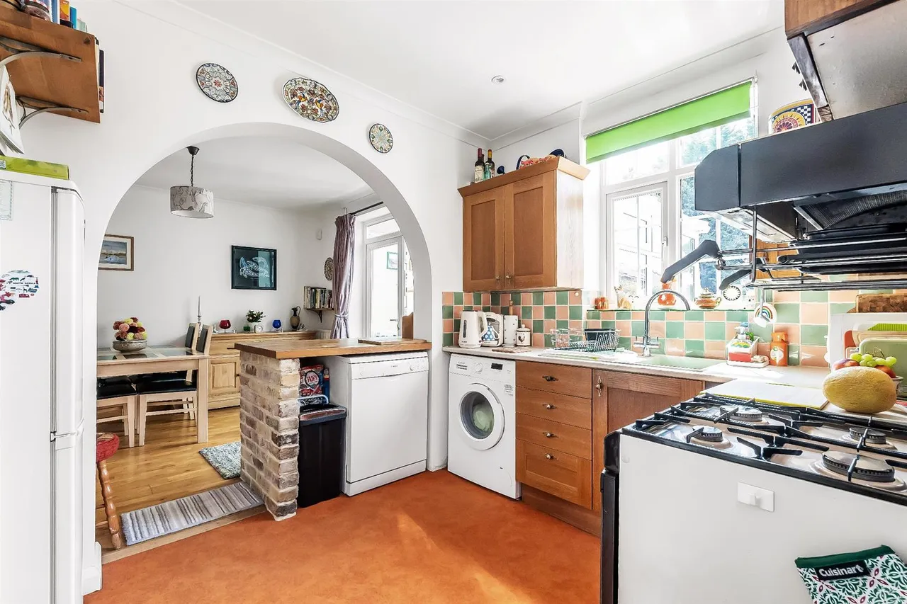 Middlemead Road, Great Bookham, KT23, photo 5