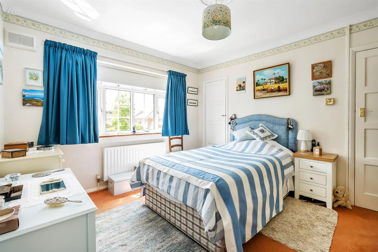 Middlemead Road, Great Bookham, KT23, photo 7