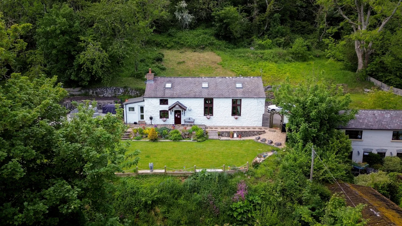 Mynydd Llan, Babell, CH8, photo 32