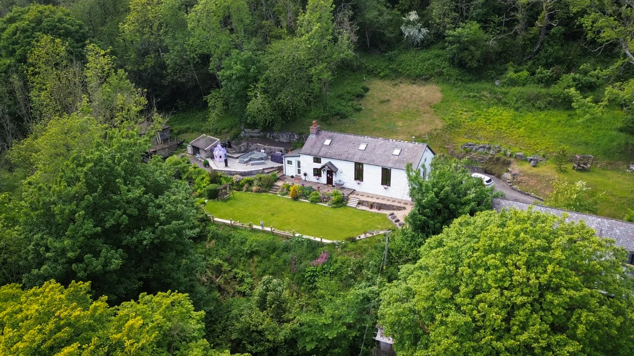 Mynydd Llan, Babell, CH8, photo 33