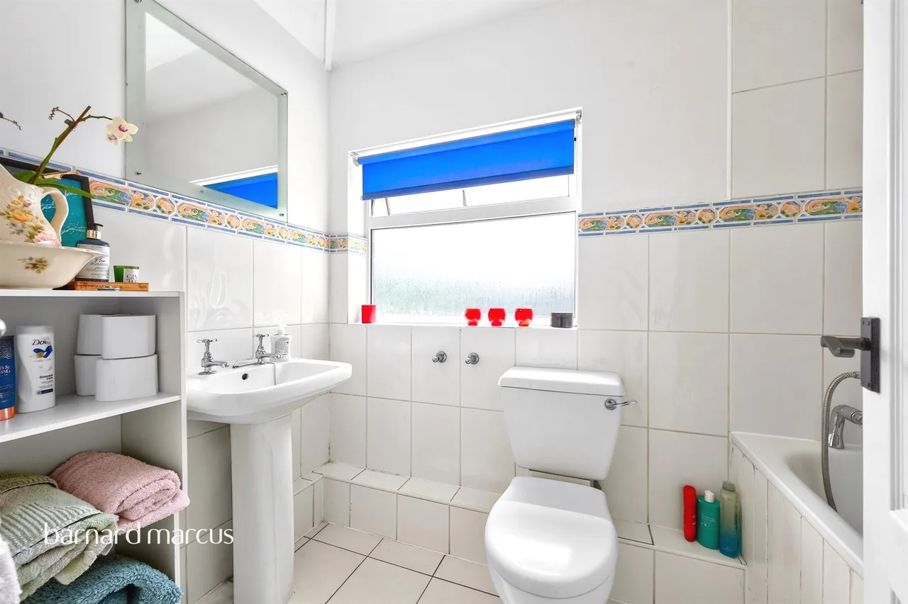 Ravenswood Avenue, Surbiton, KT6, photo 13