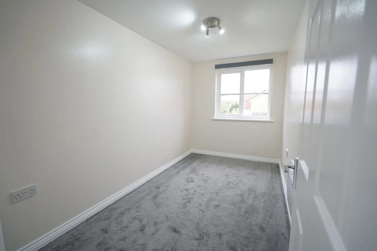 Thackeray Avenue, Tilbury, Essex, RM18 8HR, photo 9
