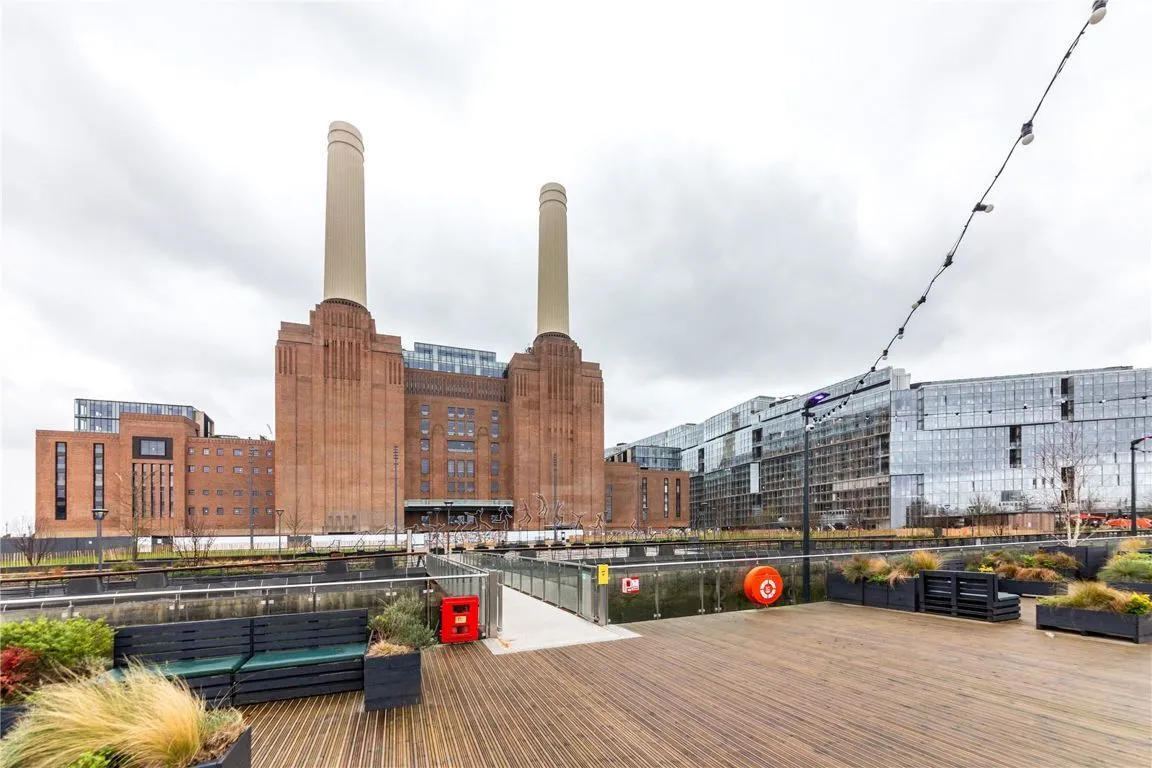 Circus Road East, London, photo 8