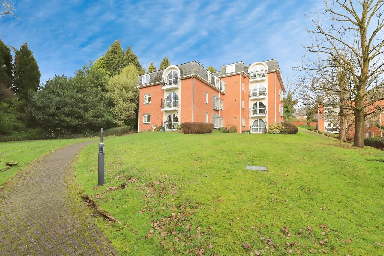 2 bed flat for sale — Oldnall Road, KIDDERMINSTER