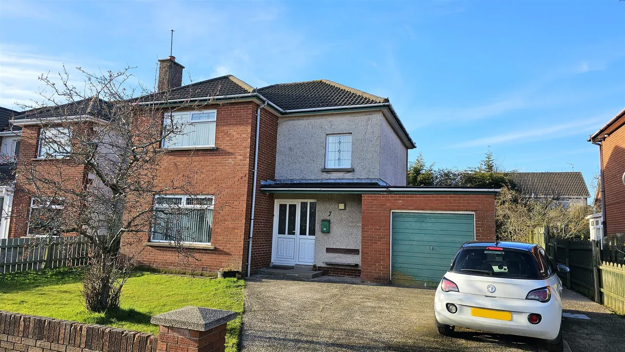 3 bed house for sale, Alexander Gardens, Carrickfergus, BT38