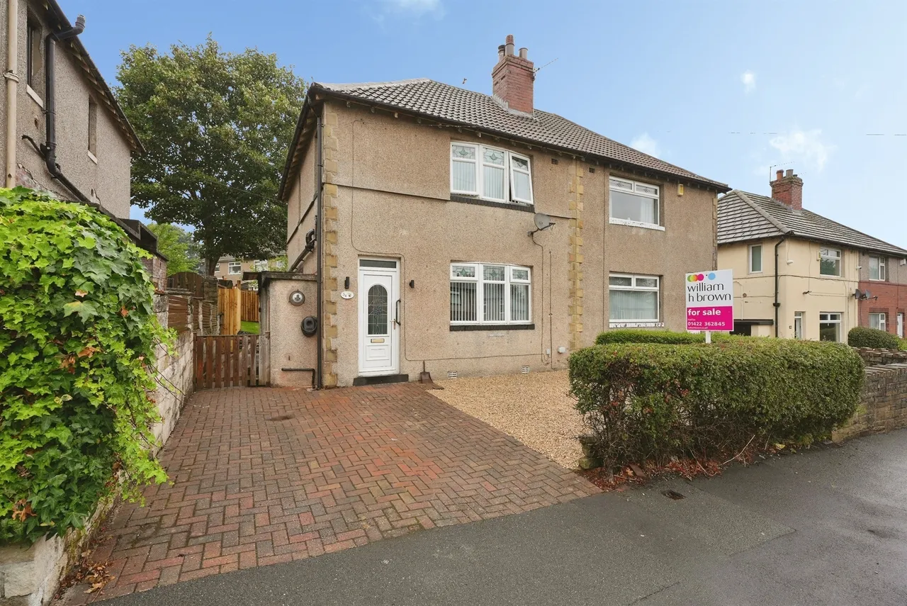 3 bed house for sale — Club Lane, Halifax