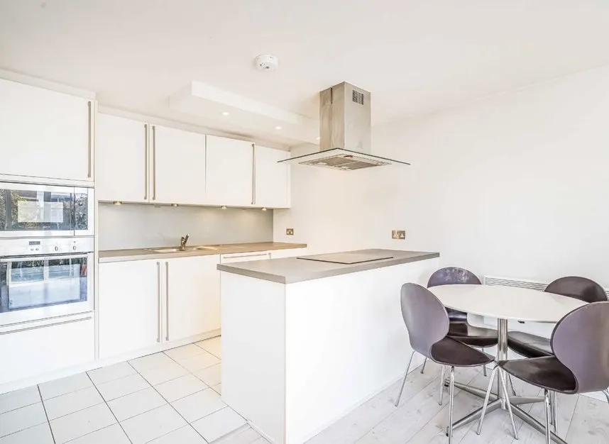 Great West Road, Hammersmith, W6, photo 2