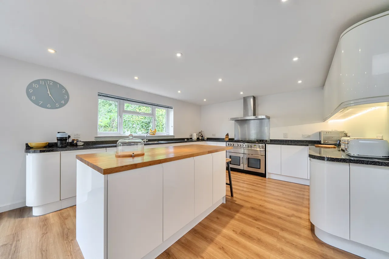 Comptons Lane, Horsham, RH13, photo 12