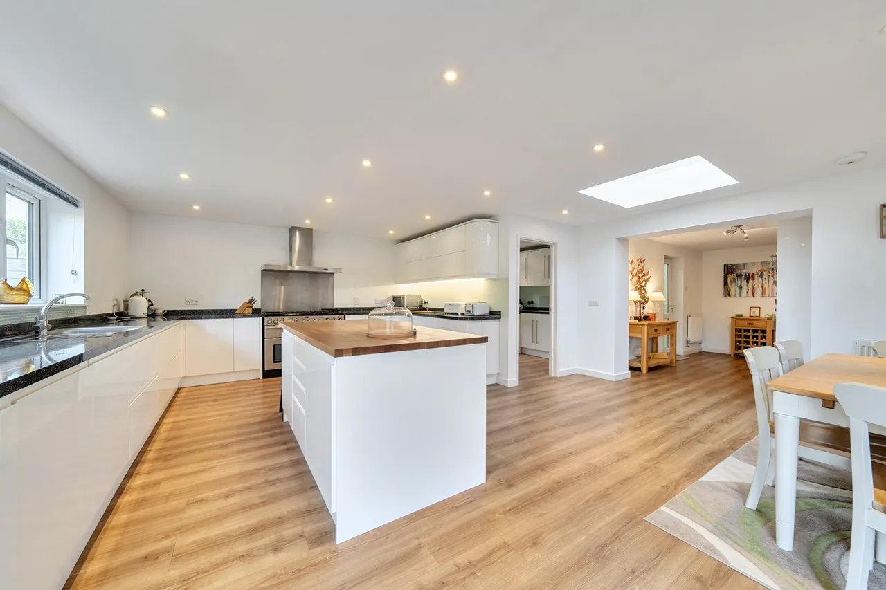 Comptons Lane, Horsham, RH13, photo 2