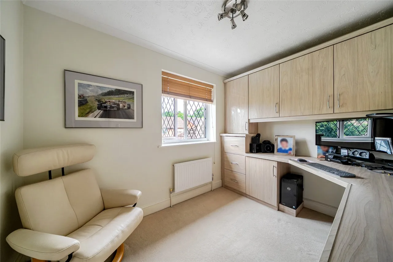 Shrublands Drive, Lightwater, GU18, photo 15