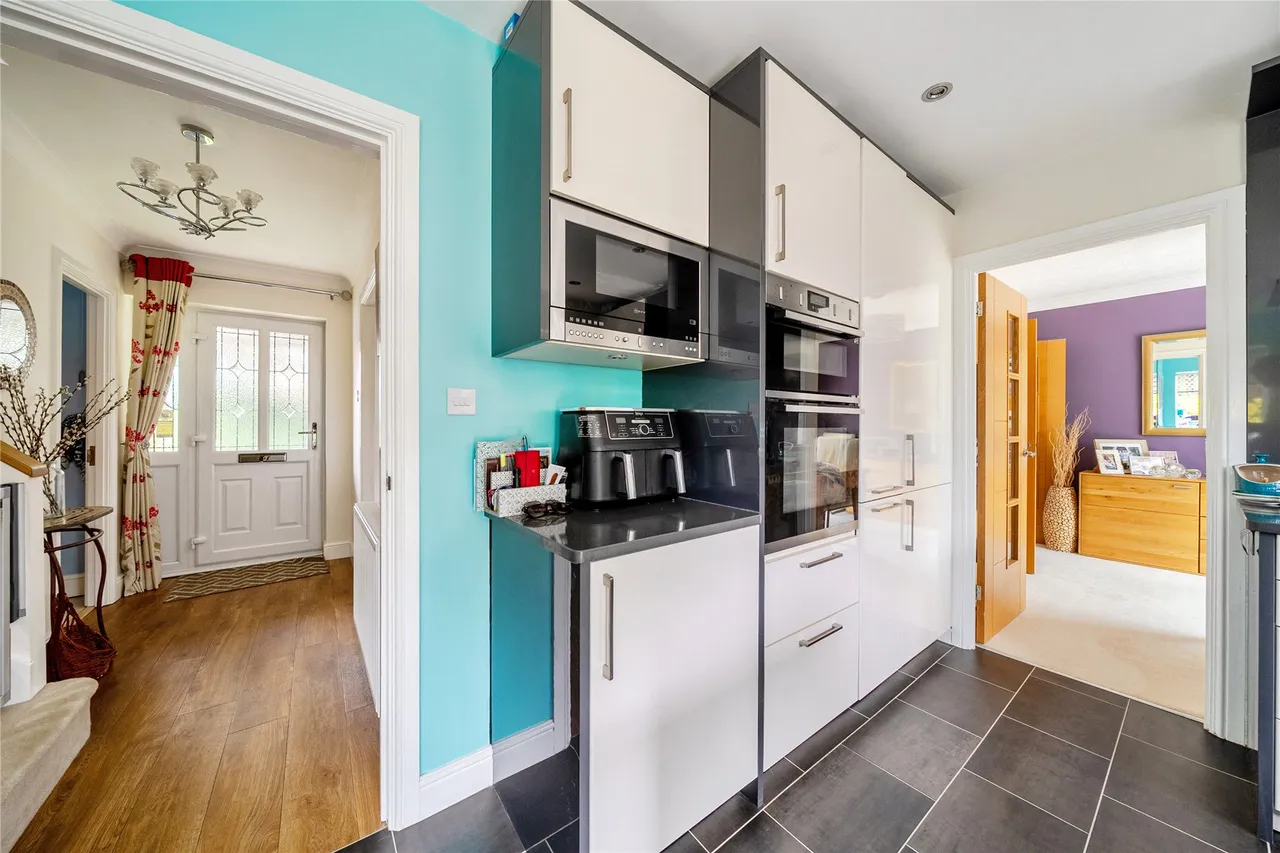 Shrublands Drive, Lightwater, GU18, photo 10