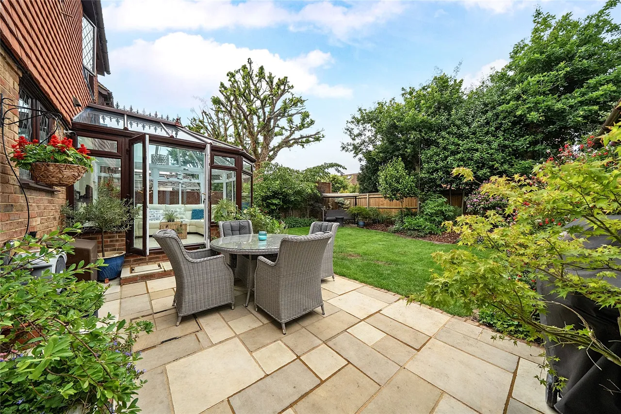 Shrublands Drive, Lightwater, GU18, photo 18