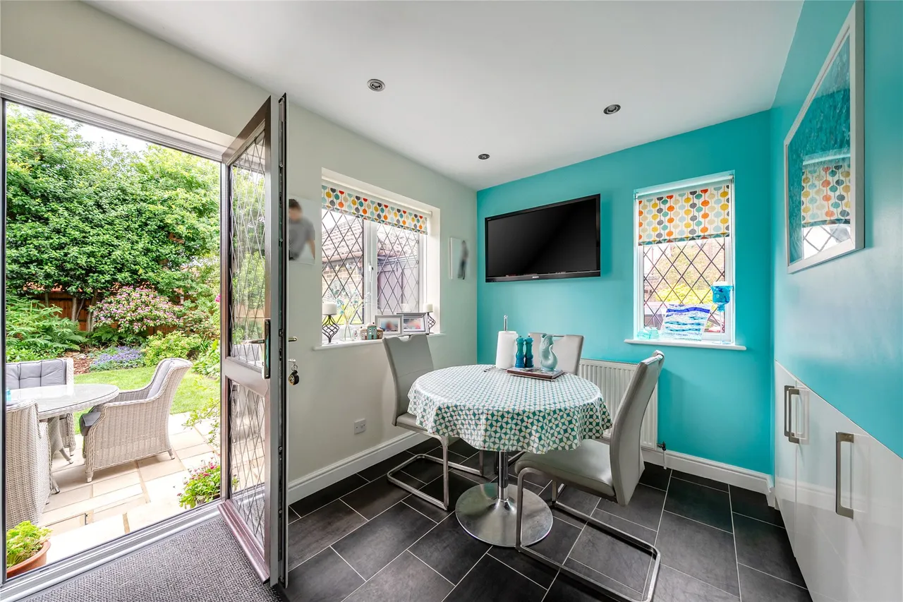 Shrublands Drive, Lightwater, GU18, photo 11