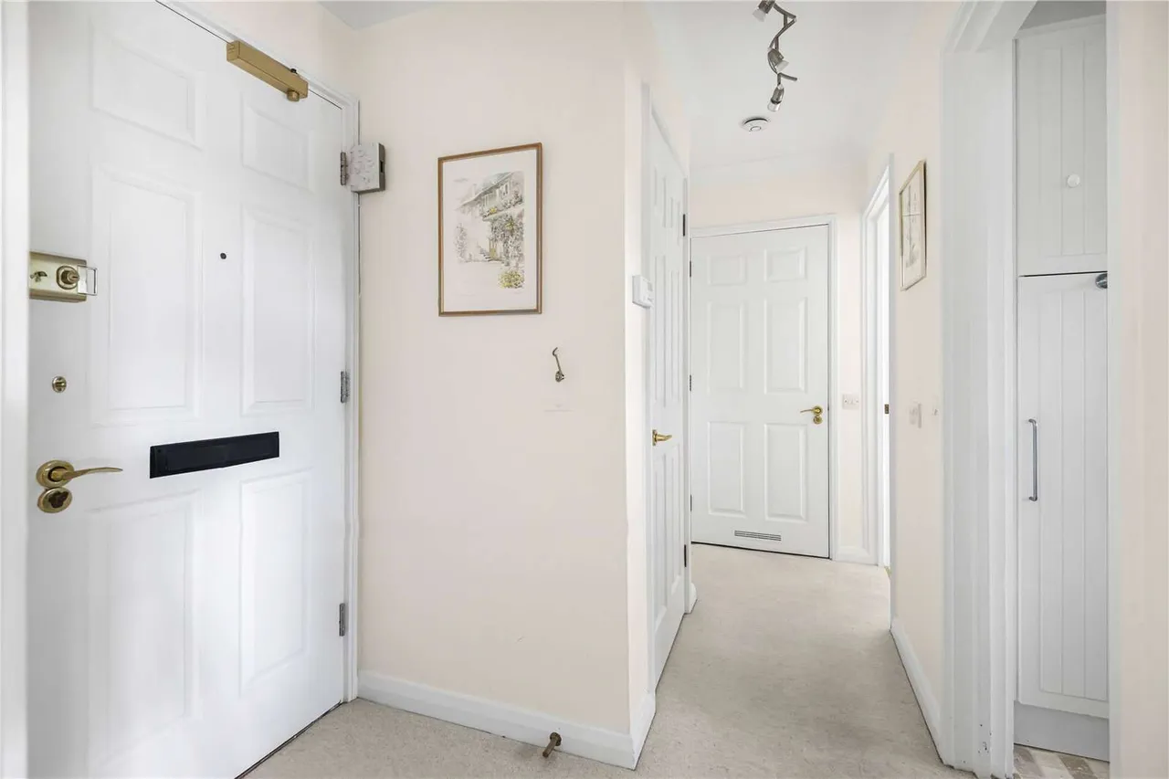 Finchley Road, London, NW11 7SB, photo 9