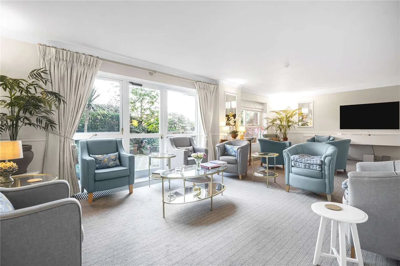 Finchley Road, London, NW11 7SB, photo 8
