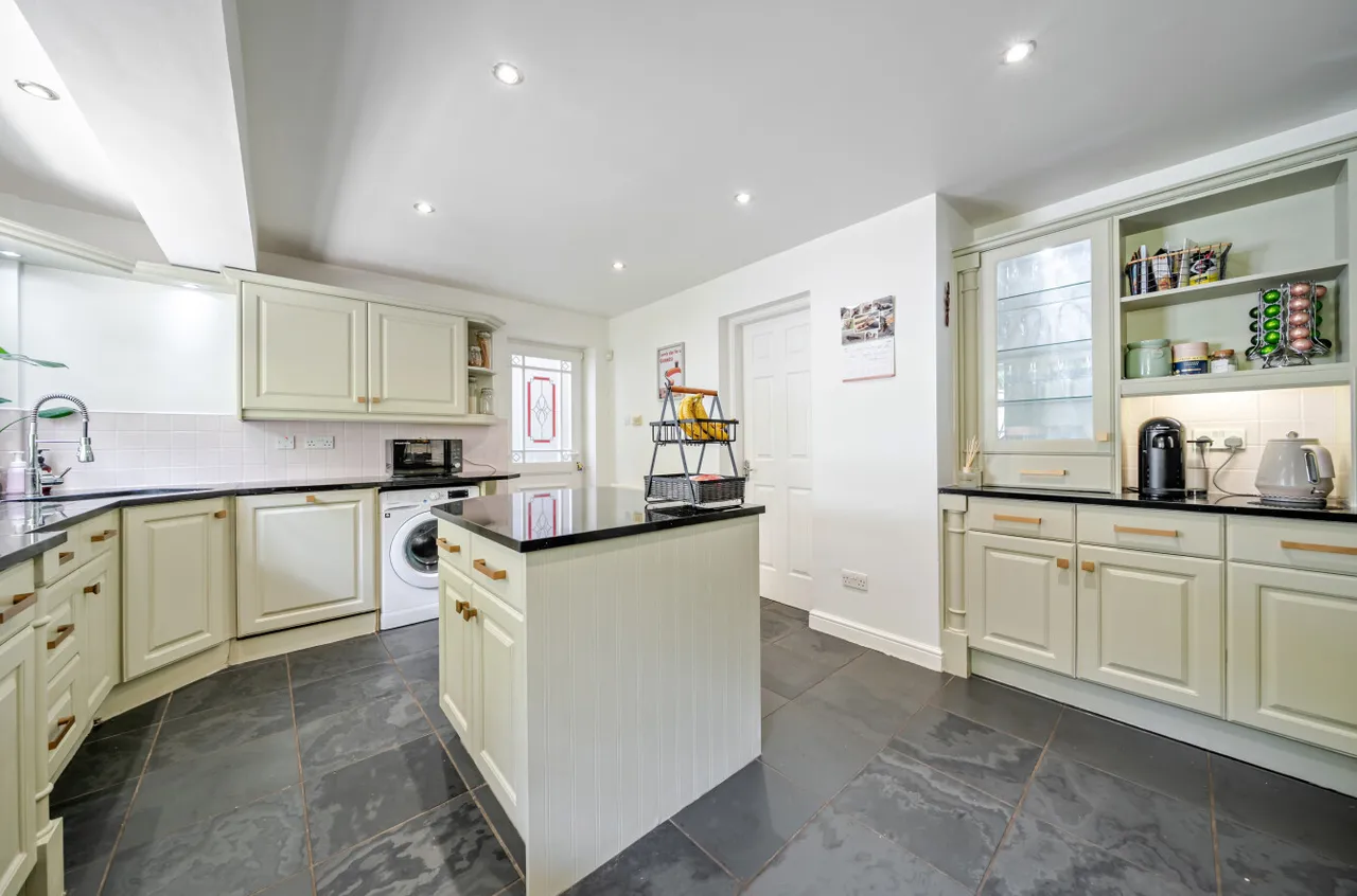 Westminster Close, Rodley, LS13, photo 14