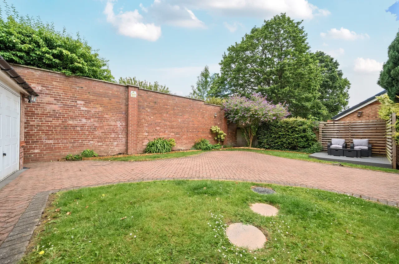 Westminster Close, Rodley, LS13, photo 21
