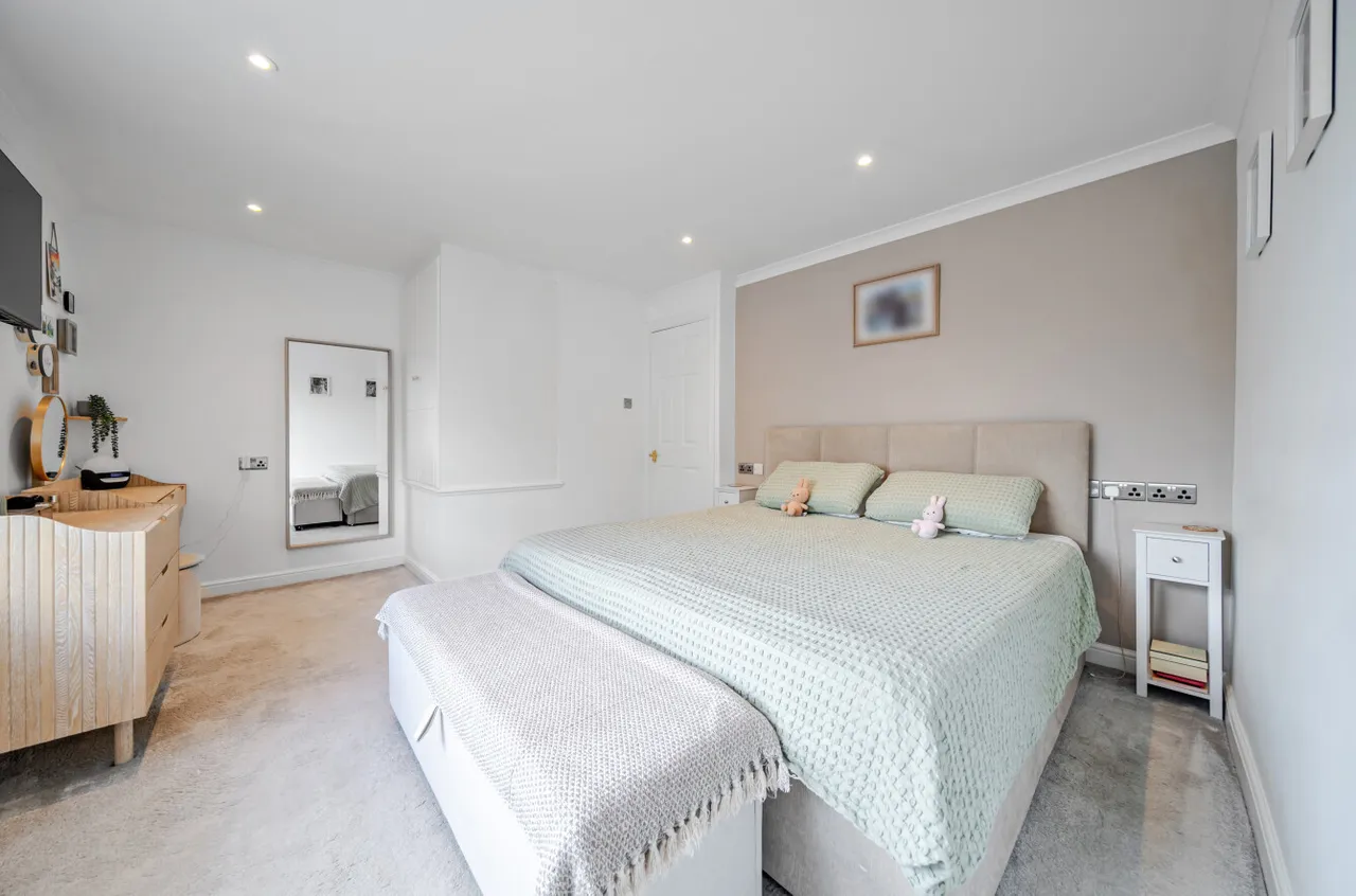 Westminster Close, Rodley, LS13, photo 15