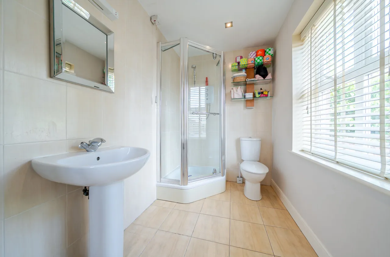 Westminster Close, Rodley, LS13, photo 16