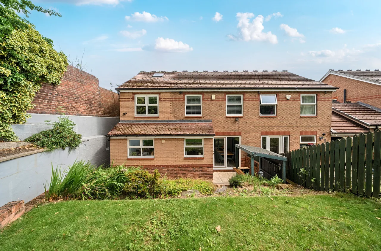 Westminster Close, Rodley, LS13, photo 20