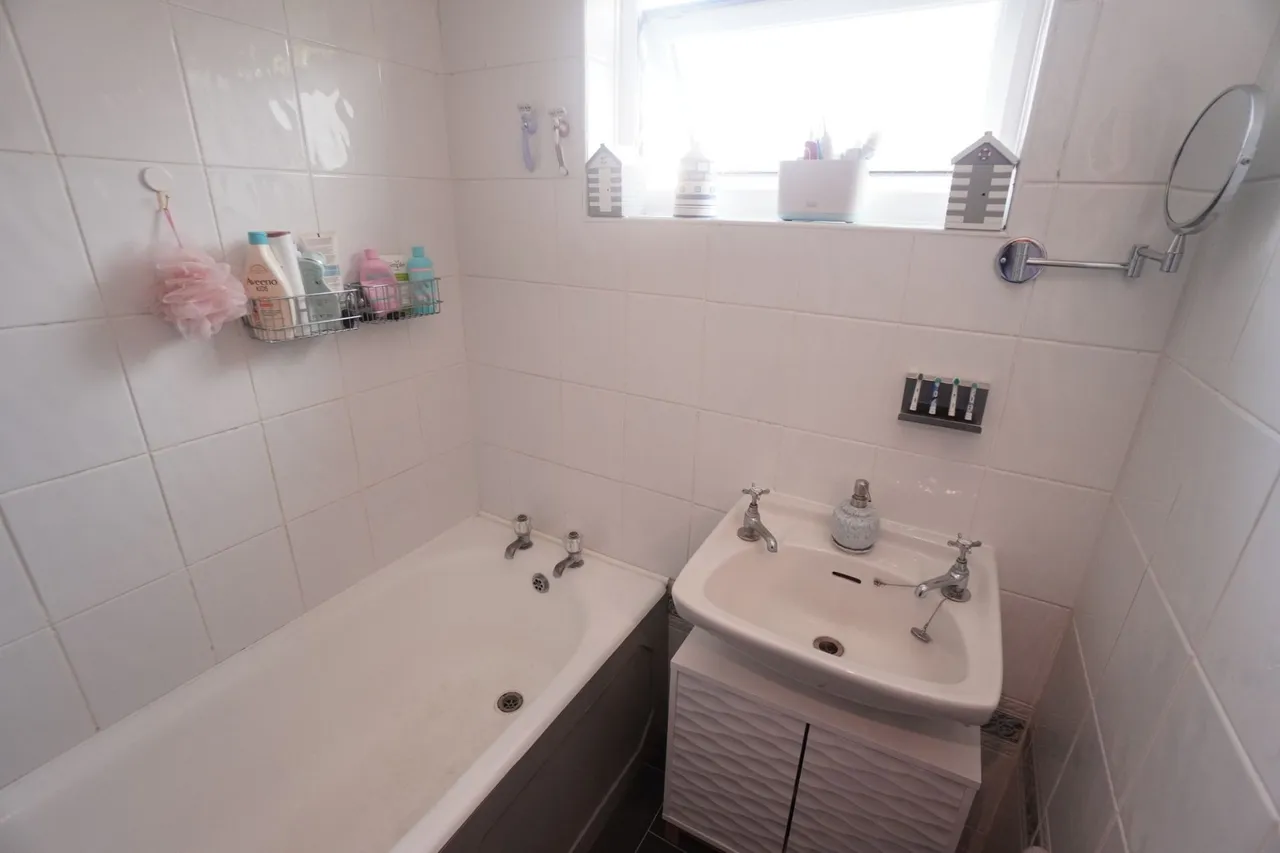 Glenister Road, High Wycombe, HP12, photo 11