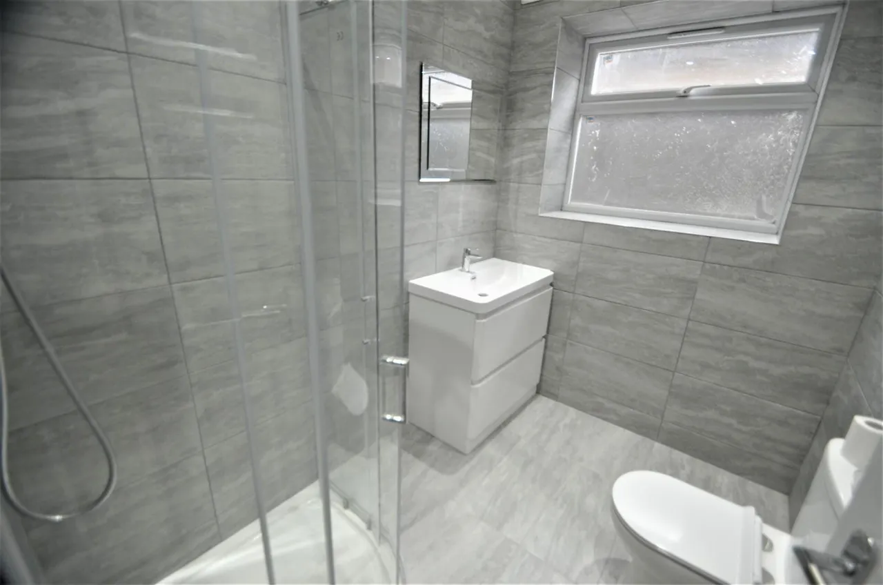 Goodwyn Avenue, Mill Hill, photo 8
