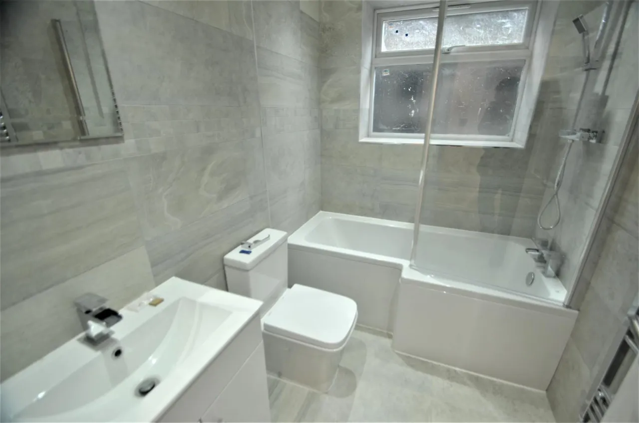 Goodwyn Avenue, Mill Hill, photo 7