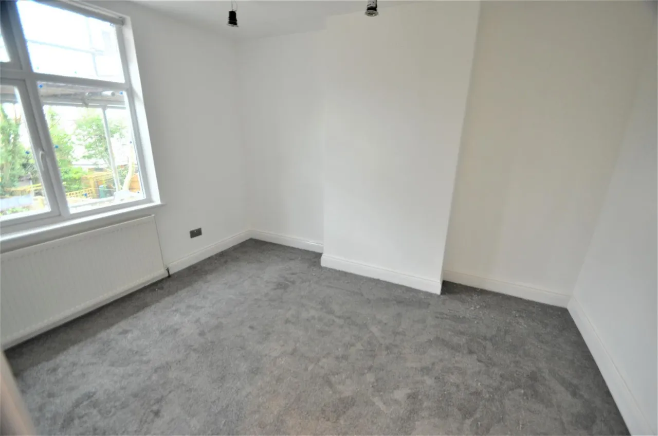 Goodwyn Avenue, Mill Hill, photo 6