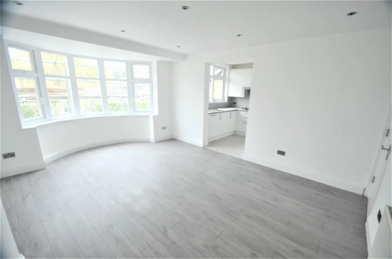 3 bed flat to rent — Goodwyn Avenue, Mill Hill