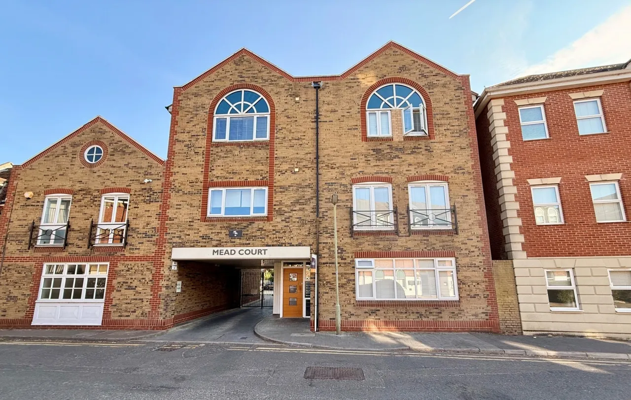 1 bed flat for sale, Gogmore Lane, Surrey Chertsey, KT16