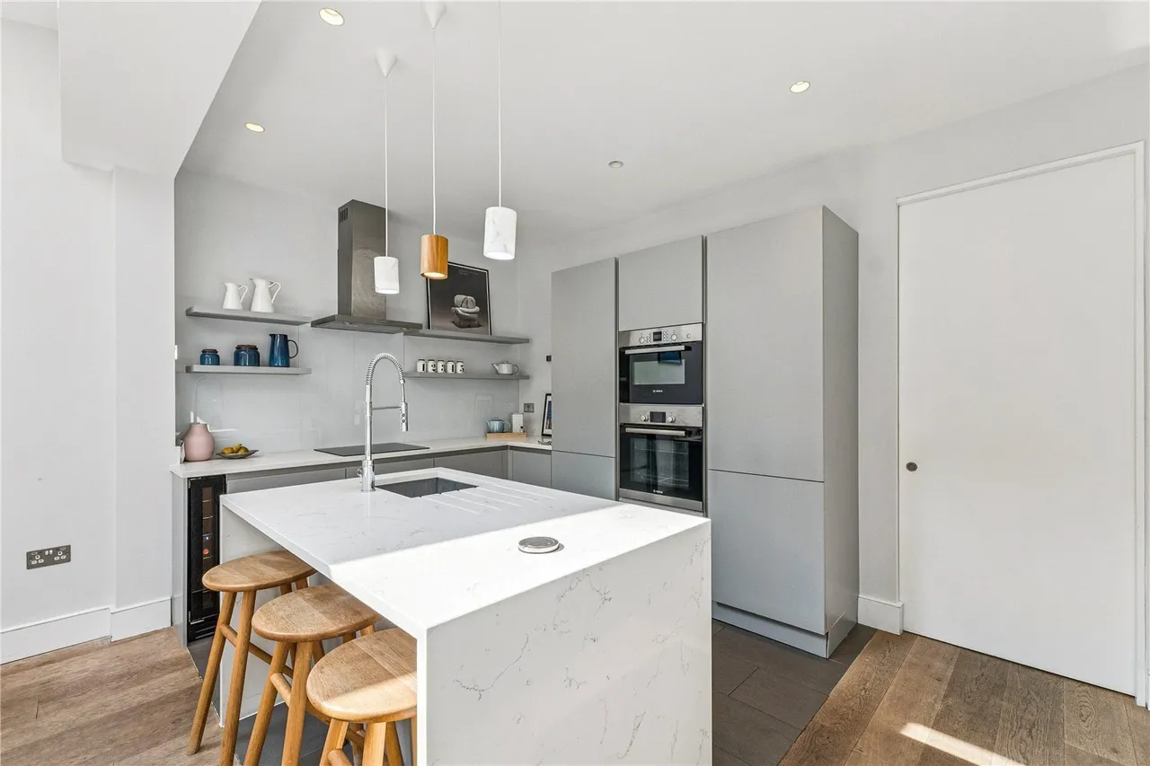 Weybourne Street, London, SW18, photo 2