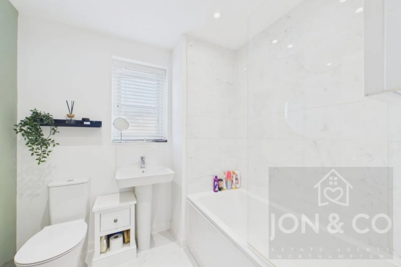 Copsewood, Overstone Gate, NN6, photo 14