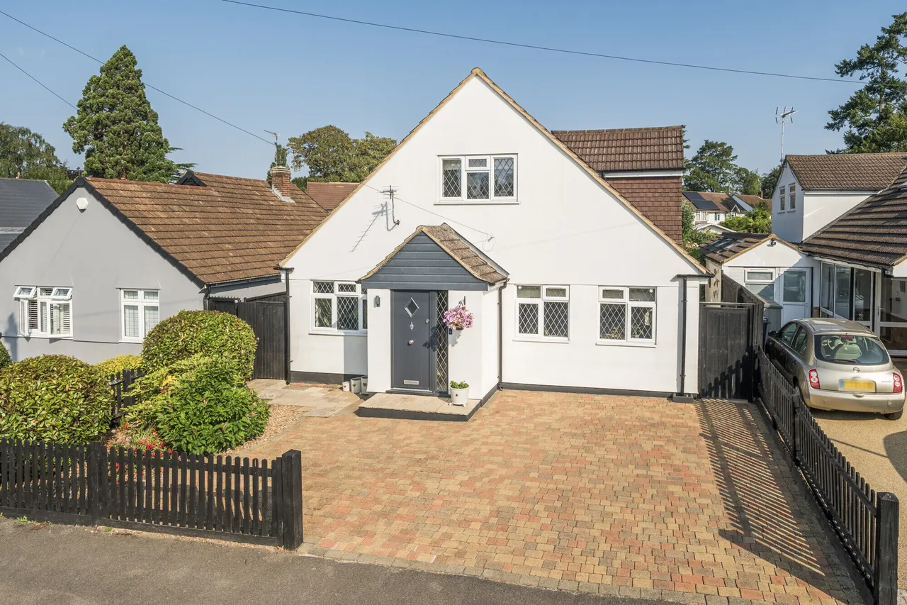 4 bed house for sale — Northdown Road, Gerrards Cross, SL9