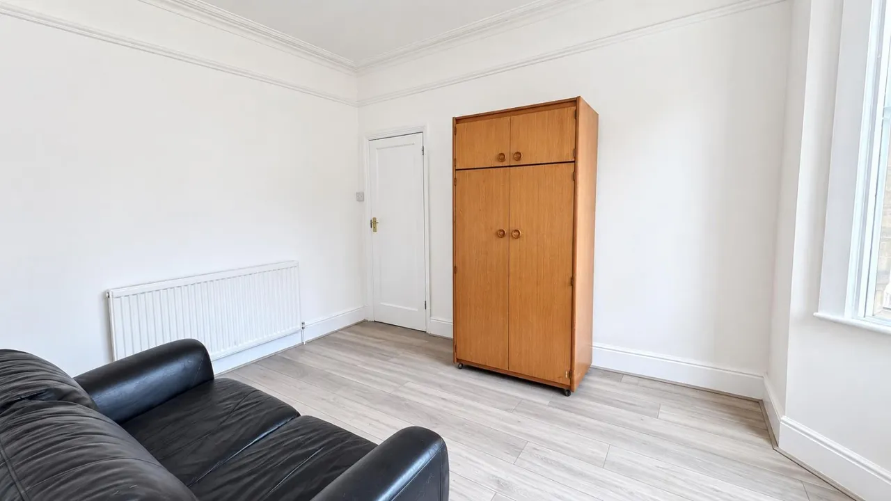 Dundee Road, London, SE25, photo 3