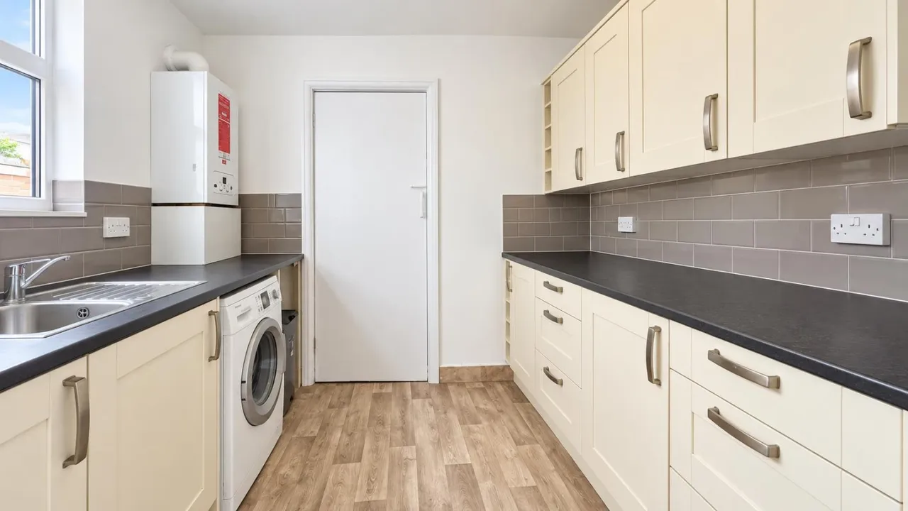 Dundee Road, London, SE25, photo 7