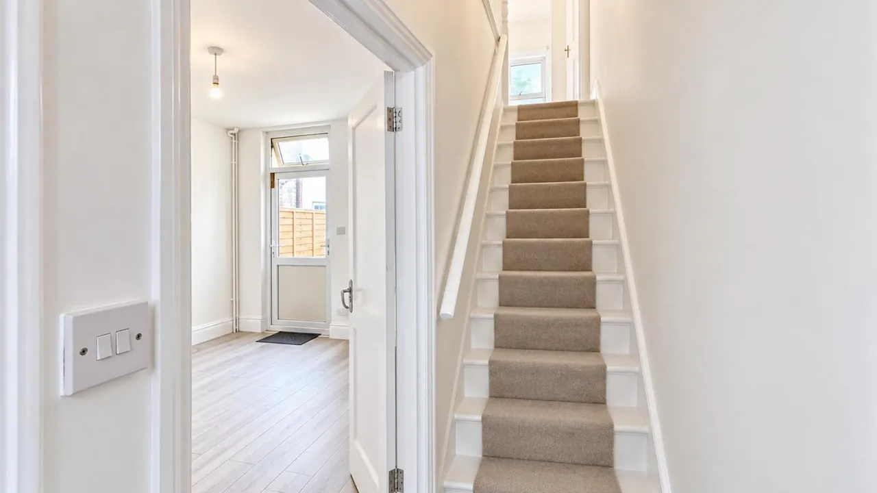 Dundee Road, London, SE25, photo 4