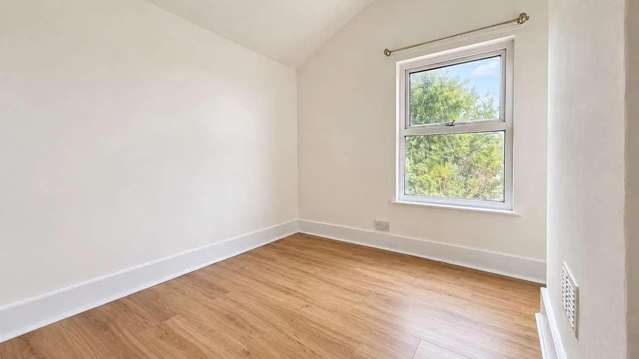 Dundee Road, London, SE25, photo 12