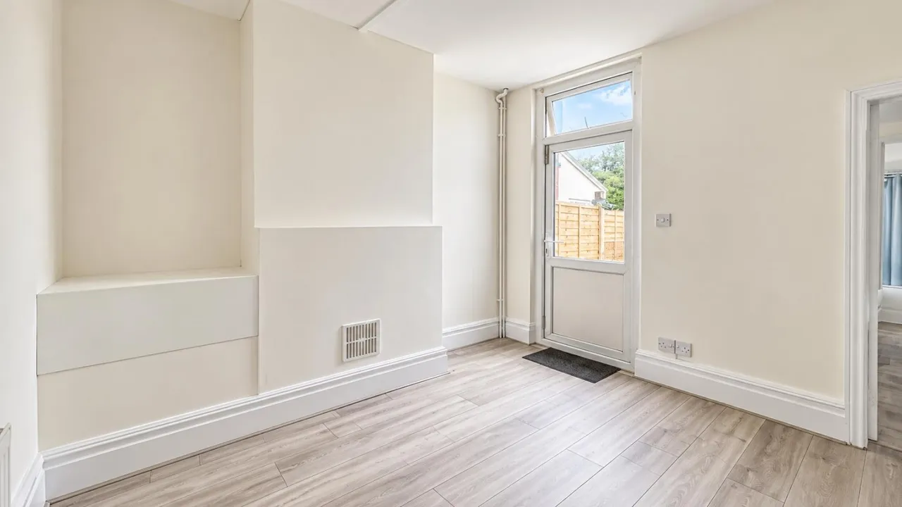 Dundee Road, London, SE25, photo 5