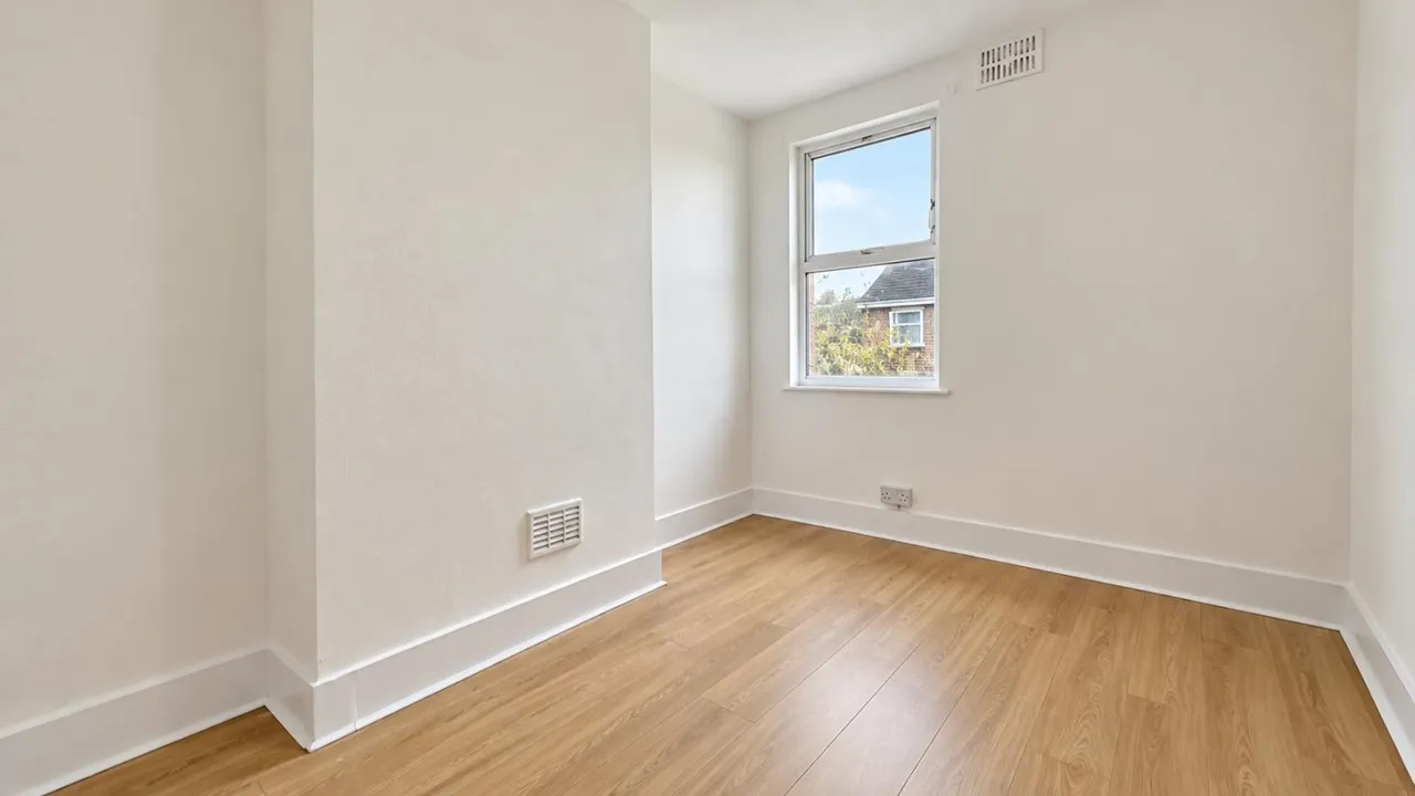 Dundee Road, London, SE25, photo 10